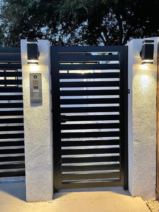 Gated Private House With Own Parking Sherman Oaks لوس أنجلوس المظهر الخارجي الصورة