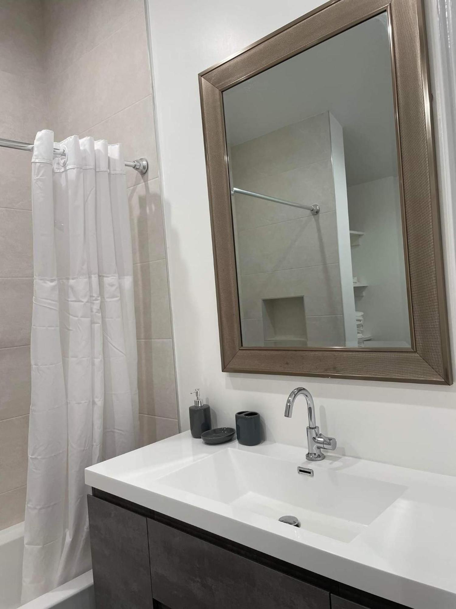 Gated Private House With Own Parking Sherman Oaks لوس أنجلوس المظهر الخارجي الصورة