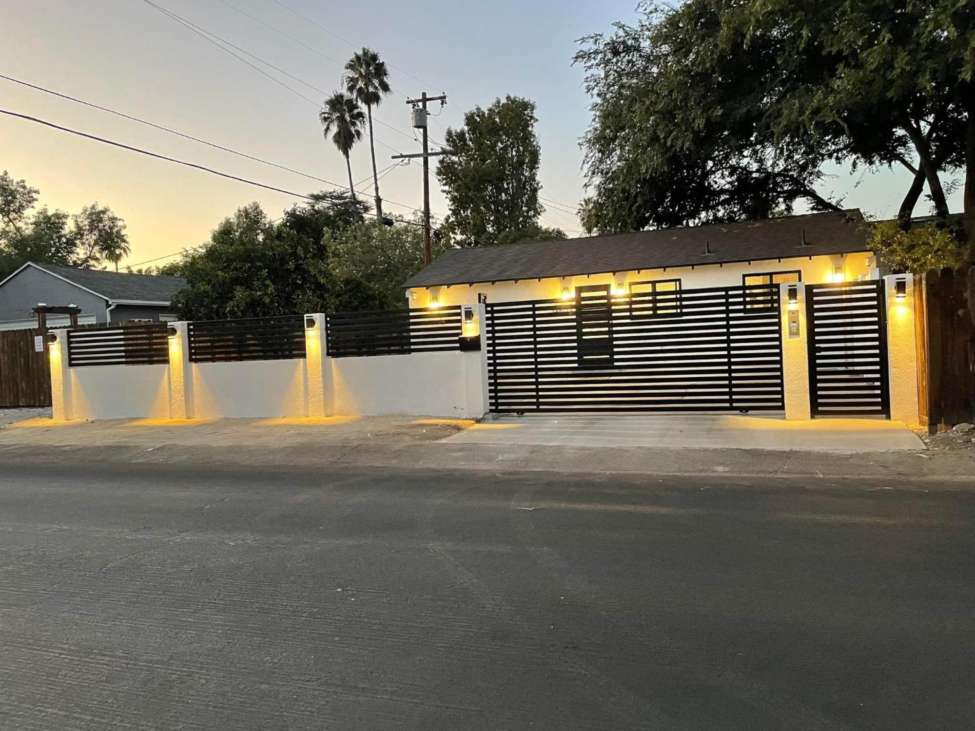 Gated Private House With Own Parking Sherman Oaks لوس أنجلوس المظهر الخارجي الصورة